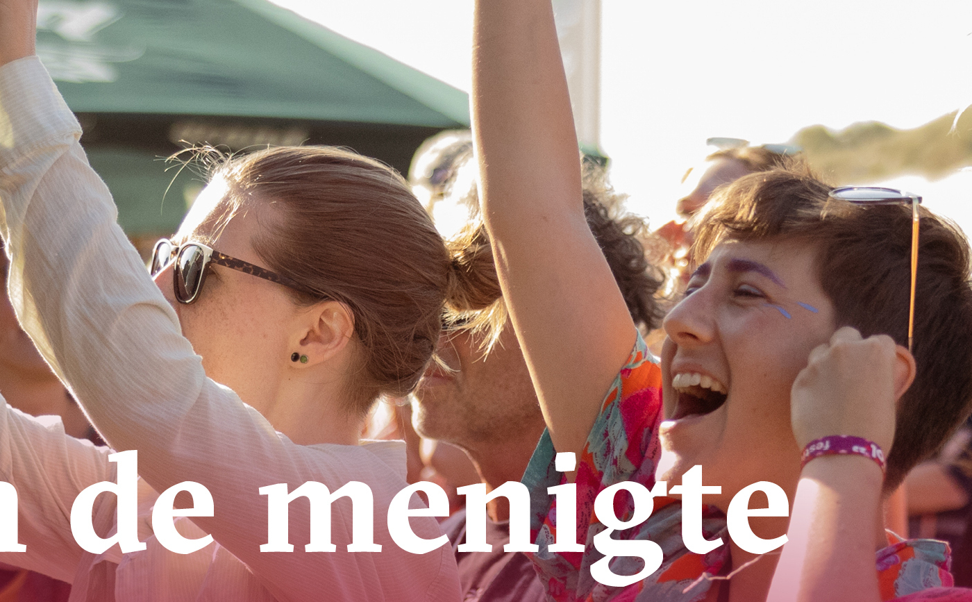 Altijd vrienden in de menigte
